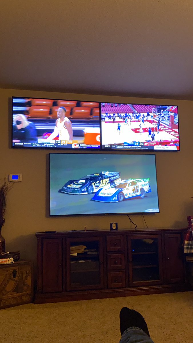 LaPetermann's tweet photo. Hey guys. Howdy from harrisonville mo.   Late Models get the big screen tonight. .  #lucasdirt #speedweeks #MAVTVplus https://t.co/2u1ZuMyp4W