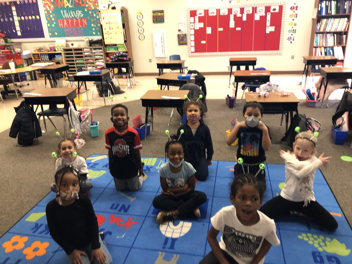 MrsGear_plsd's tweet photo. Kindergarten was “out of this world” excited to celebrate kindness week! Thank you @TEcounselor for the amazing decorations and activities! #teamtussing #KindnessUnites #PLSDproud https://t.co/MawRlhic4E