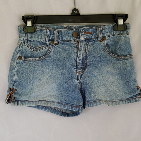 funkemonkejunke's tweet photo. So good I had to share! Check out all the items I'm loving on @Poshmarkapp #poshmark #fashion #style #shopmycloset #marykateandashley: https://t.co/5h4gHSAjxa https://t.co/H85RgEbEdK