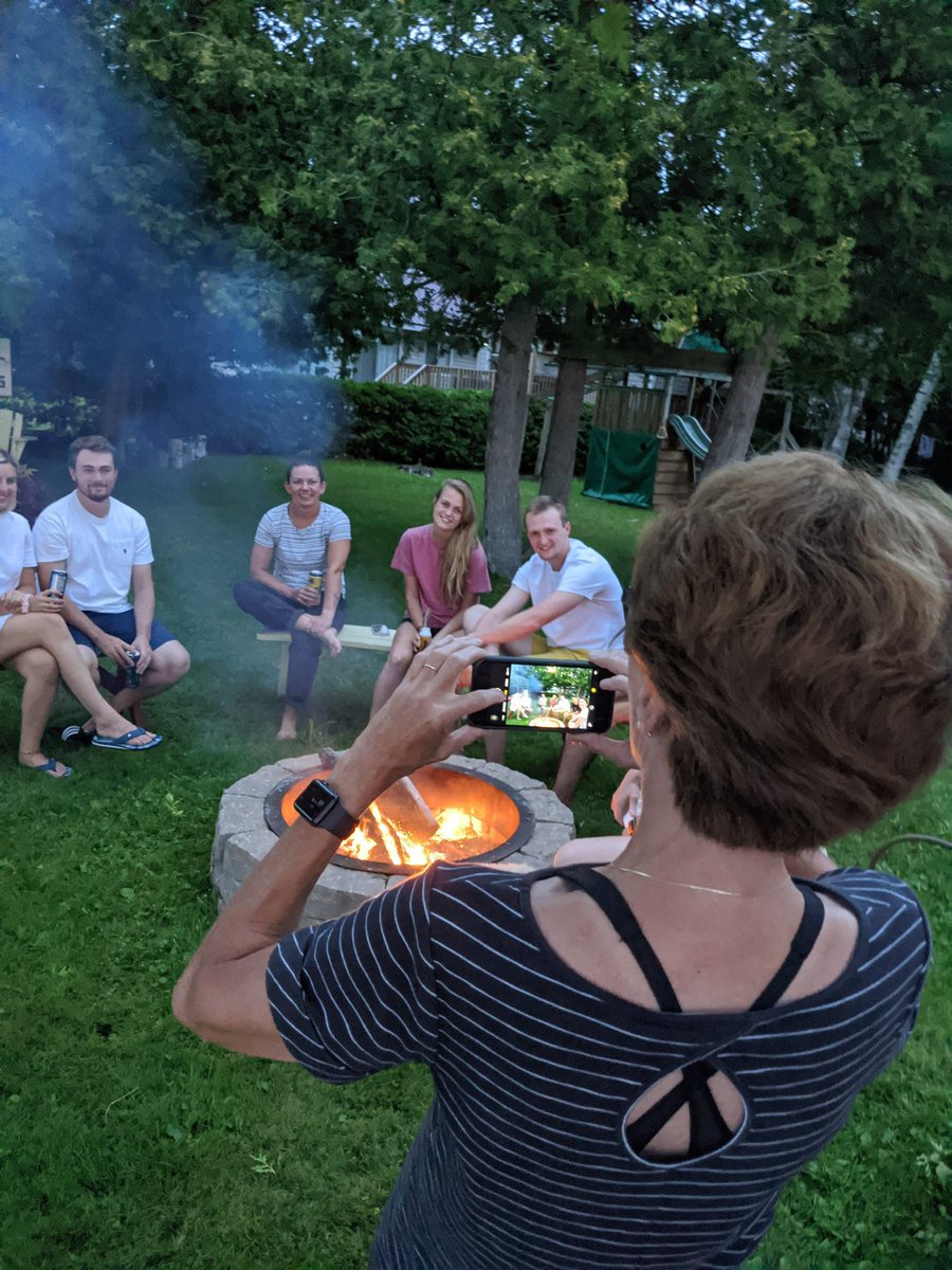 Day 6! Leaning on my family during hard times. Beyond thankful for the love and support my family always has given me. Different members of my family have had different experiences with mental health. Talking and being open with my family members helps us all in our own ways.