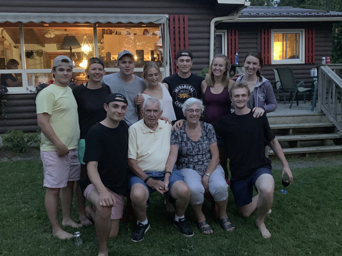 Day 6! Leaning on my family during hard times. Beyond thankful for the love and support my family always has given me. Different members of my family have had different experiences with mental health. Talking and being open with my family members helps us all in our own ways.