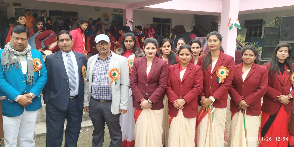 Honourable chairmen <a href="/RAMENDRA_RAI/">RAMENDRA RAI</a> honourable secretary @SksinghSantosh  all  faculties , trainee and Chief guest are hoisting the flag on on occasion of republic day.