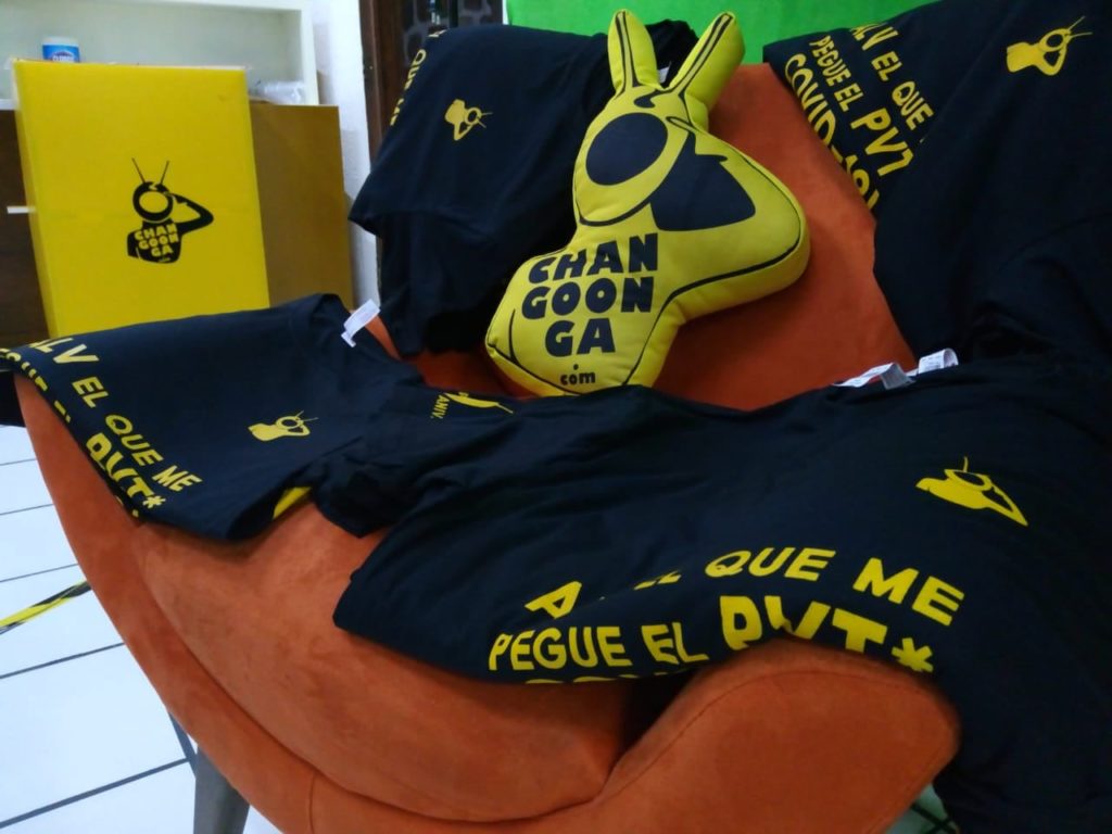 michangoonga's tweet image. De Changoonga.com To The World: La 1ra PLAYERA Sanitizada Anticovid!

Con esta playera, les va a pelar la verdolaga quién no entienda que hay que guardar a la Susana Distancia

Échale un ojo a la info👇
changoonga.com/de-changoonga-…