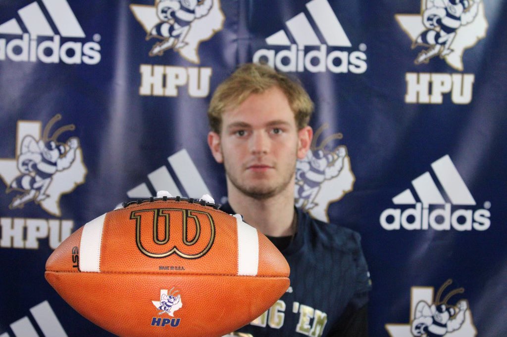 AustinA1nsworth's tweet photo. After a great visit with @CoachSnyde and @HPUFootball I am blessed to announce that I have received an offer from Howard Payne University! #StingEmHPU #SwarmRi21ng
@DavidNelson_HC @DelfonteDiamond @footwork_king1 @TXPrivateFBGuy https://t.co/mNKAaJzCew