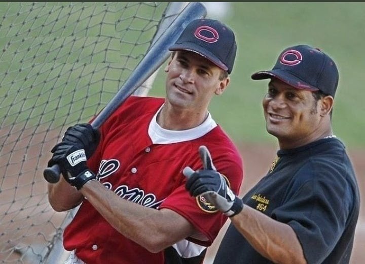 arribaleones's tweet photo. Omar Vizquel obtuvo el 49.1% de los votos para el Salón de la Fama y Bob Abreu el 8.7%. 🇻🇪🇻🇪

Para ingresar al Salón de la Fama de la #MLB se requiere un mínimo de 75% de los votos y para permanecer en las boletas para el próximo año al menos el 5%. ⚾ https://t.co/slqfBzrqEw