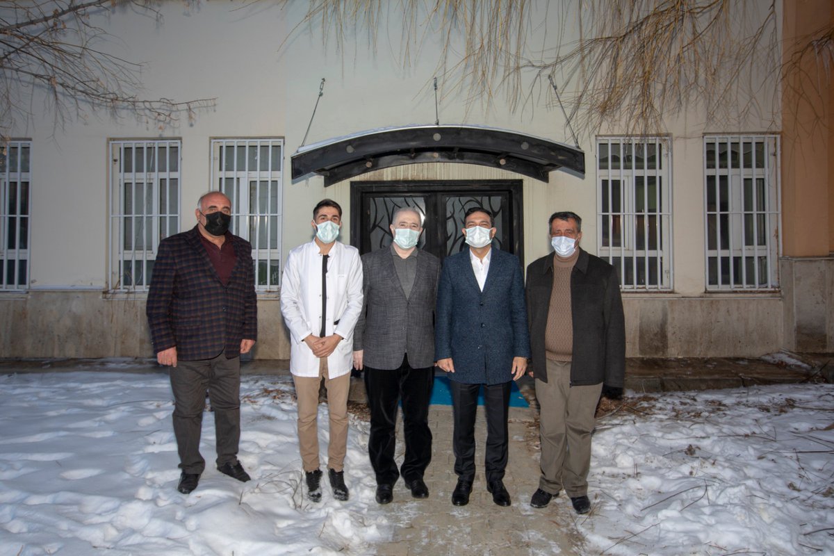 fevziozgokce's tweet photo. #İpekyolu Kaymakamımız ve @ipekyolubeltr Belediye Başkan V. Sayın Sinan Aslan'ın #VANF ziyaretlerinde çok önemli görüşmelerde bulunduk.
#VanBotanikBahçesi
#Gülistan #Rosaryum
#Etnobotanik
#EndemikBitkiler
#Ekonomik değeri yüksek #TıbbiveAromatik bitkiler
#Ethnobotany
#Van https://t.co/TEpZShNS8i