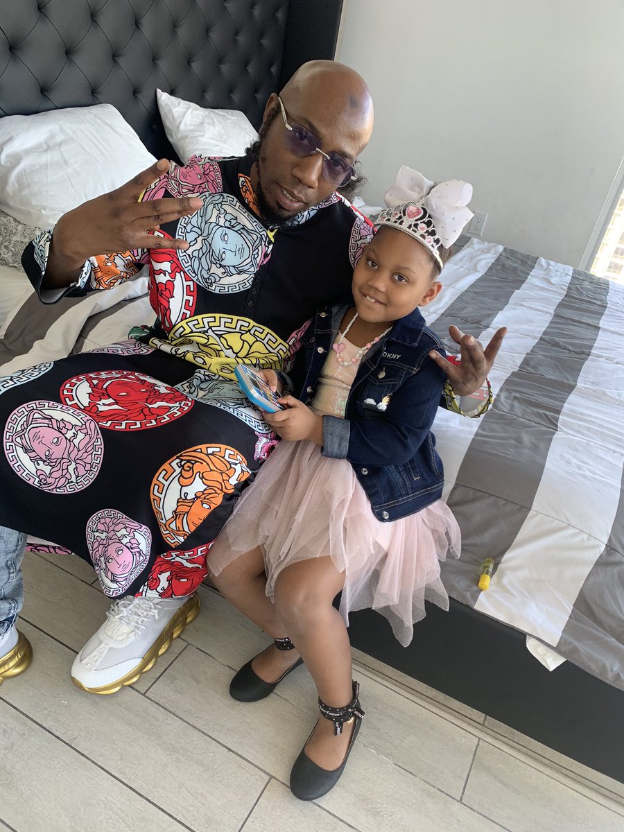 HRyda's tweet photo. #H_Ryda_BmR #PrincessFatimah😍 #FatherOfDaDecade #RydaBunch https://t.co/OoUwTEcGUW