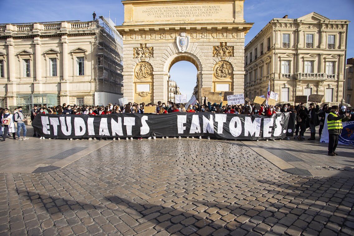 echo_etudiants's tweet photo. Manifestation cet après-midi des étudiants pour demander une plus grande considération.

#étudiantsfantômes https://t.co/9kvvIiU6uy