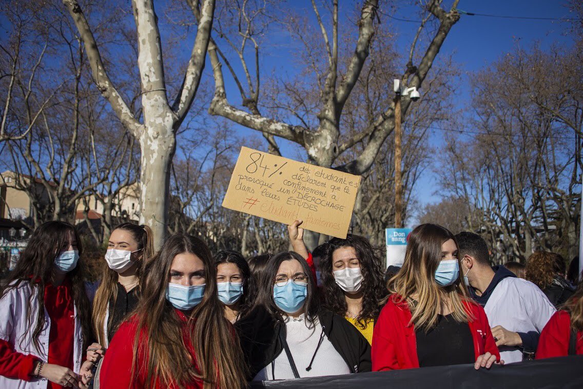 echo_etudiants's tweet photo. Manifestation cet après-midi des étudiants pour demander une plus grande considération.

#étudiantsfantômes https://t.co/9kvvIiU6uy