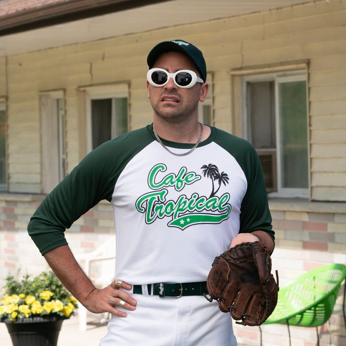 Koopgirl's tweet photo. I’m definitely late to this realization, but I still did a big “what the what?”when they were discussing the talented #DanLeavy on last night’s radio sportscast. 🤣🤣🤣 #wrongguy #Rugby #sporty #samecolourstho #notmyDanLevy #SchittsCreek https://t.co/SWycntbMDw