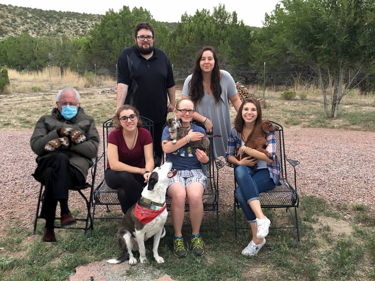 moen13_'s tweet photo. My uncle is having too much fun with this trend https://t.co/GF9OBUDJAR