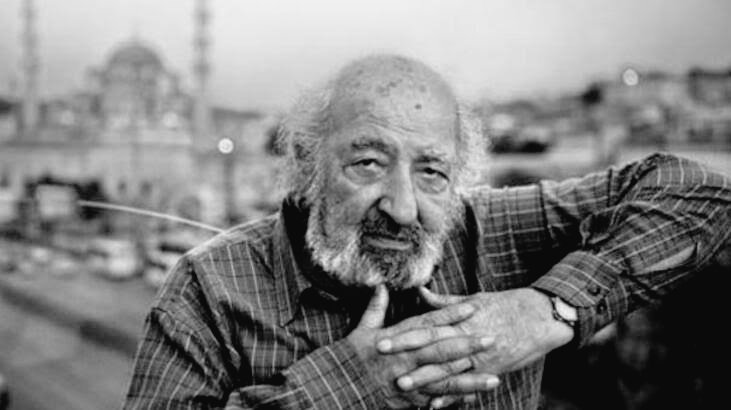 Ara Güler çok güzel özetlemiş; "Rastgele çekilen fotoğraflar daha güzel çıkar, tesadüfen tanışılan insanlarla daha mutlu oluruz, kıyıda köşede uyuyakalmak uykunun en keyiflisidir, plansız hadi denilerek yapılan aktiviteler daha eğlencelidir. Her şeyin kendiliğinden olanı güzel."