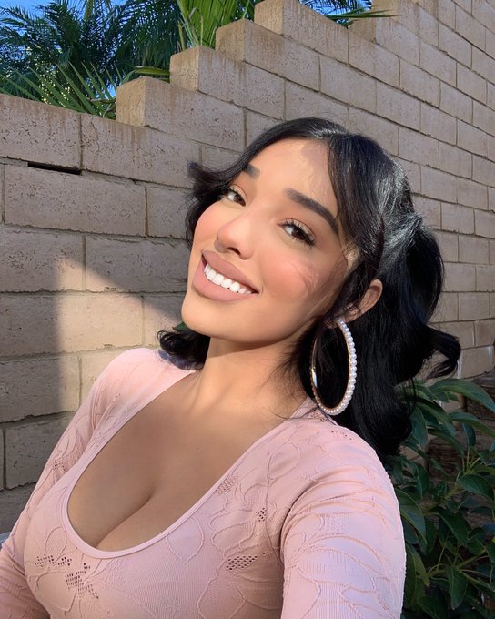 My happy self doesn&rsquo;t smile enough in my photos 💗👼🏼🤍💗 https://t.co/1ZJ3NW866K