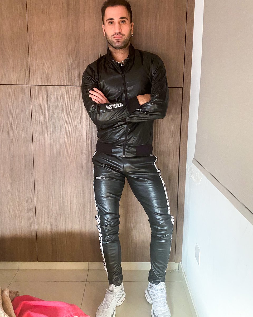 nikolas127's tweet photo. Thursday night with my favourite leather tracksuit 😎😎😎 https://t.co/lEQyDKEslN