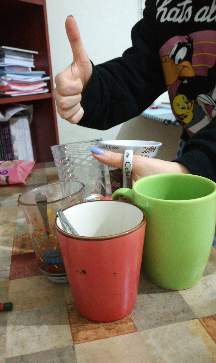 İrem'i odasında ders çalışıyor sanıyorduk meğer birşeyler içip duruyormuş