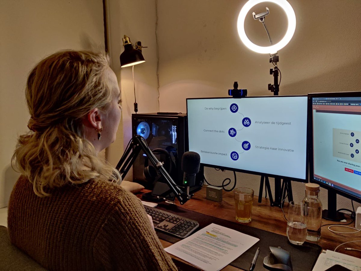 DNijstad's tweet photo. De eerste trendwebinar van 2021 is een feit! En wauw wat is dit toch heerlijk om te doen. Mensen inspireren om echt te luisteren naar de behoeften van klanten en aan te sporen om daadwerkelijk impact te gaan maken, daar kan ik geen genoeg van krijgen! ✨ https://t.co/8E6MOU7LBN