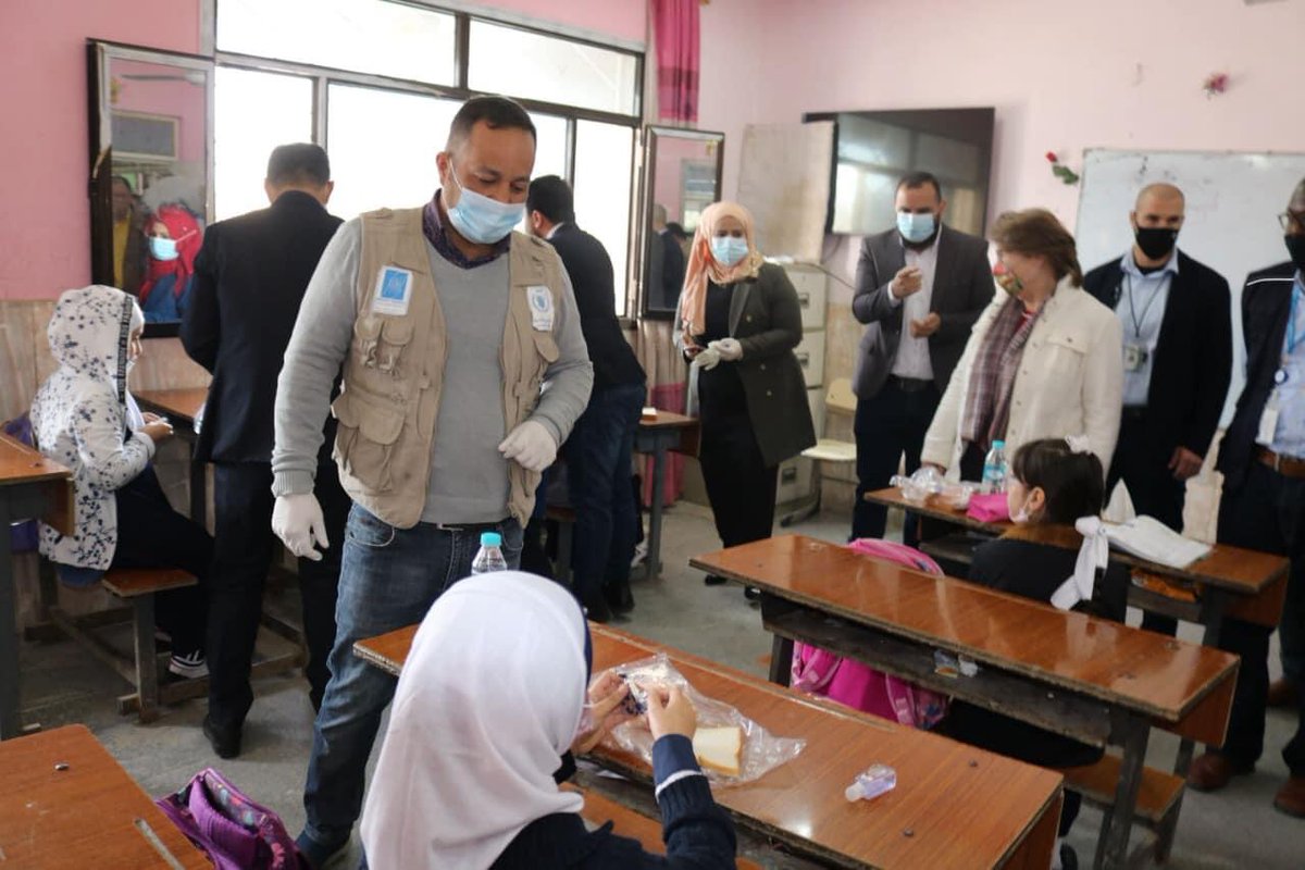 MercyHands's tweet image. As the National project for School feeding is starting again in partnership with @WFP_Iraq the UN Resident Coordinator had a Visit today to Kayladan School in Basra and met with the benefitting students.

#schoolfeedingprogram #student #food #nationalschool #un  #support