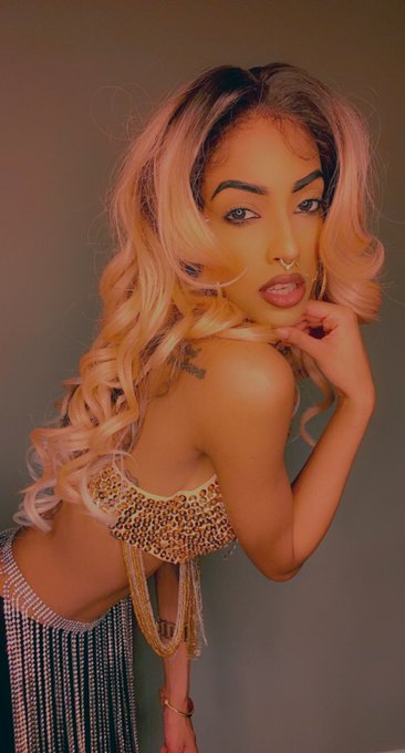 Goᗪ𝐝έ𝔰𝐒 Ãηڶ𝓪ℓi 👑 - 2 pic. 🇮🇳 Happy Republic Day 🇮🇳 30% Off my Onlyfans for the next 24 Hours ⏳ + Exclusive Deals on PTVs and More • walletdrain indiandomme muslimdomme asiandomme whalesub finsub • https://t.co/iNfmWtnmI8