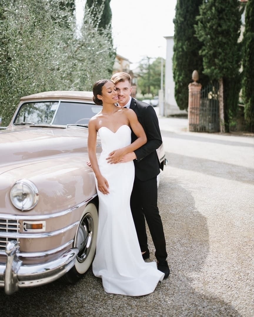 facesofvirtue's tweet photo. SULTRY KIND OF LOVE:  Valentine's Day is right around the corner, do you have plans? This couple's hair and makeup was the epitome of effortless beauty!  #valentinesday2021 https://t.co/EjOrQ12KJc