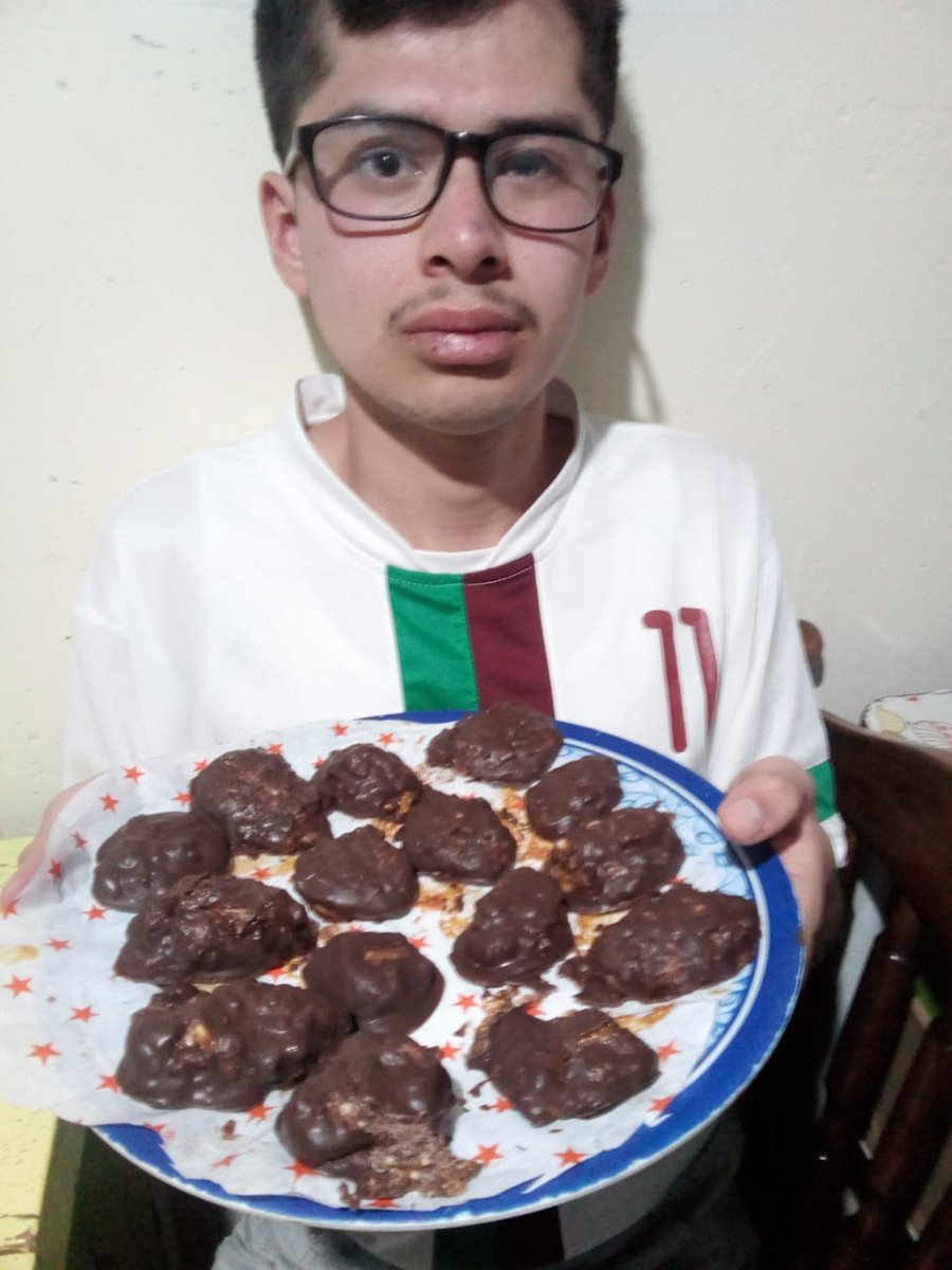 ChocolateMUCHO's tweet photo. Conoce la labor gastronómica de profesores y estudiantes del Centro de Atención Múltiple 16.
#NochedeMuseosVirtual
👇
Mié.27 ene-19:30 h-CDMX:
https://t.co/Htc9Oe3qns
https://t.co/2cF3CzPuUt

 #RecetarioComunitarioDelCacaoYChocolate
#Inclusión #DiscapacidadEnEspaciosProductivos https://t.co/mzexWVOW5m