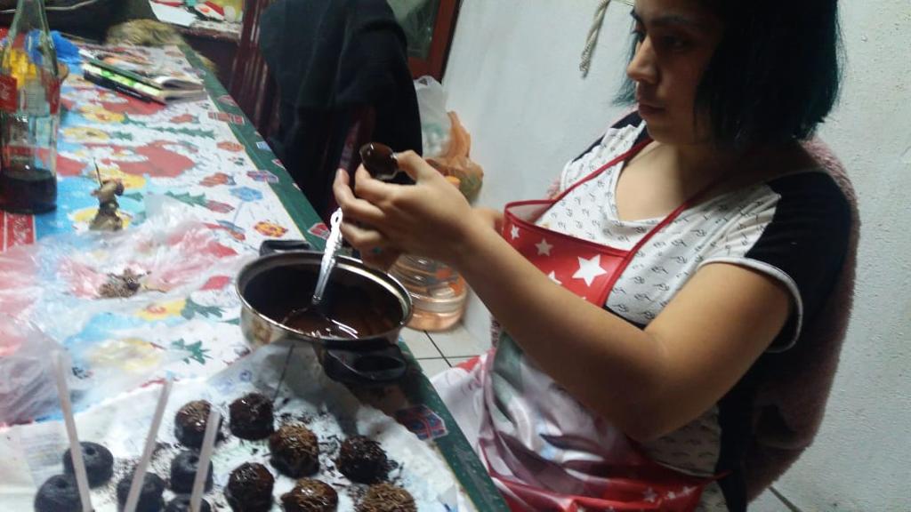 ChocolateMUCHO's tweet photo. Conoce la labor gastronómica de profesores y estudiantes del Centro de Atención Múltiple 16.
#NochedeMuseosVirtual
👇
Mié.27 ene-19:30 h-CDMX:
https://t.co/Htc9Oe3qns
https://t.co/2cF3CzPuUt

 #RecetarioComunitarioDelCacaoYChocolate
#Inclusión #DiscapacidadEnEspaciosProductivos https://t.co/mzexWVOW5m