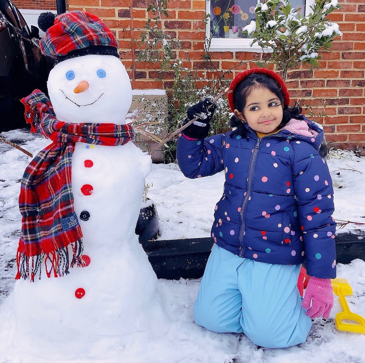 WaverleySchool's tweet photo. Some wonderful snowmen created by our pupils @WaverleySchool! #snowday #snowcreation #snowman #lockdowndistraction https://t.co/vrFZCVDWMe