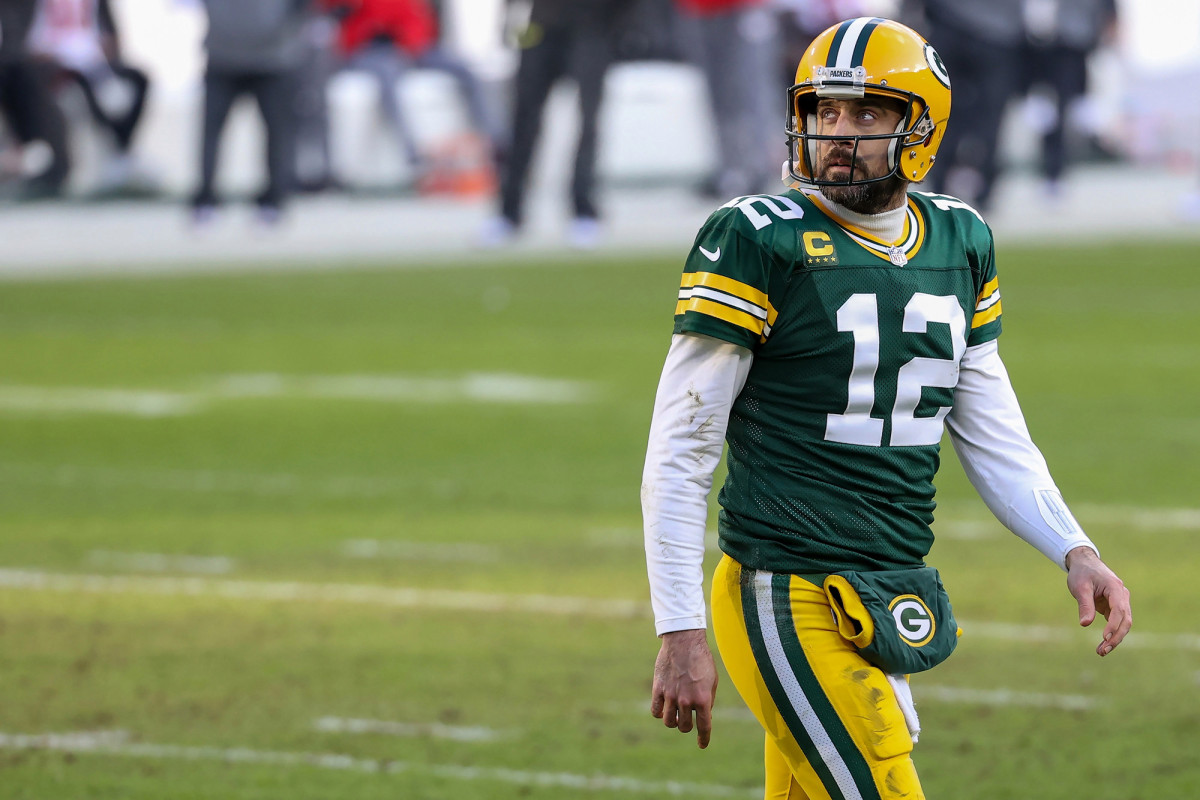 Aaron Rodgers adds another twist to sudden Packers drama