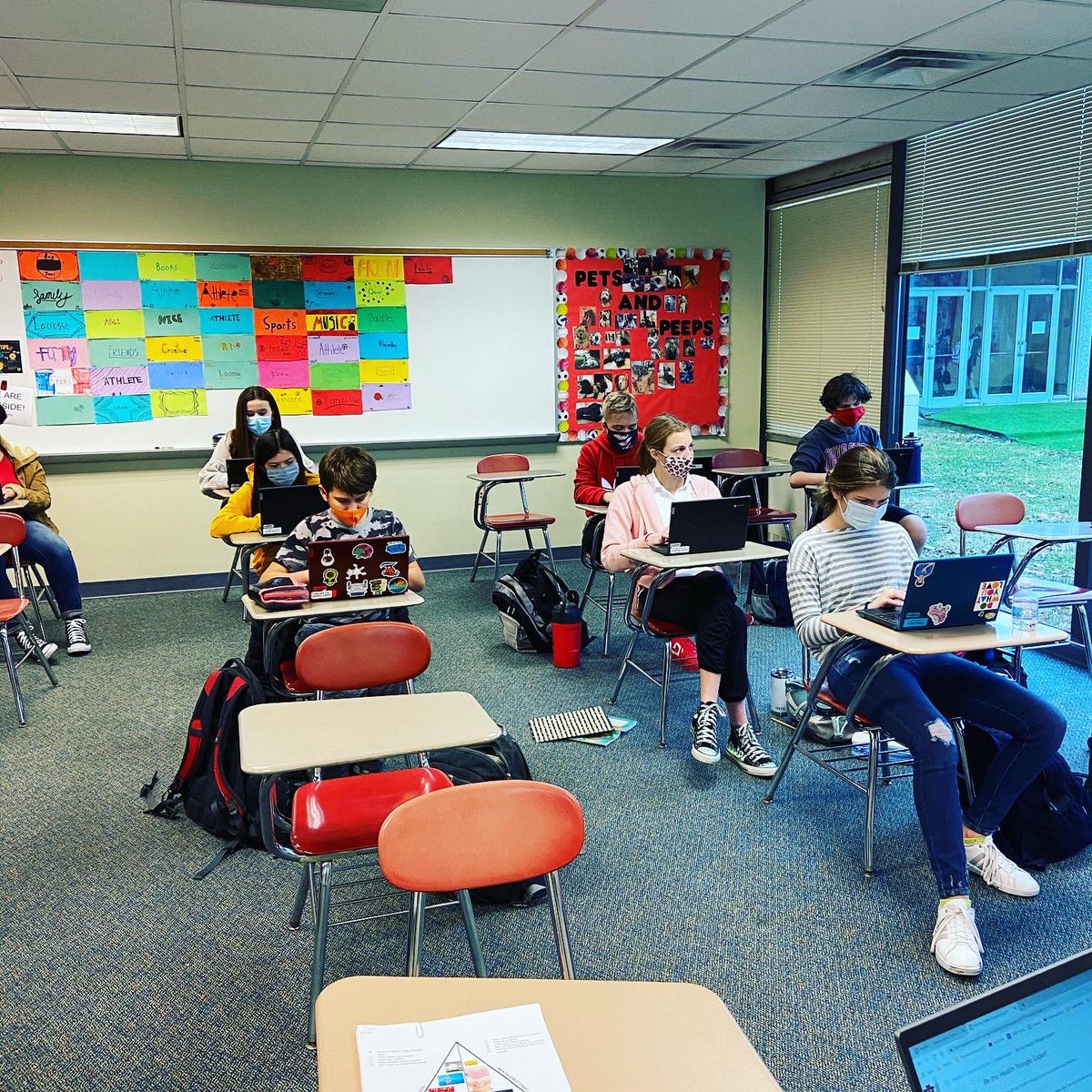 IHMS_Wellness's tweet photo. Love this new assignment that has students identify how they currently make healthy choices! #healthtriangle @IHMiddle @IHSchools https://t.co/D0qiUvqNgD