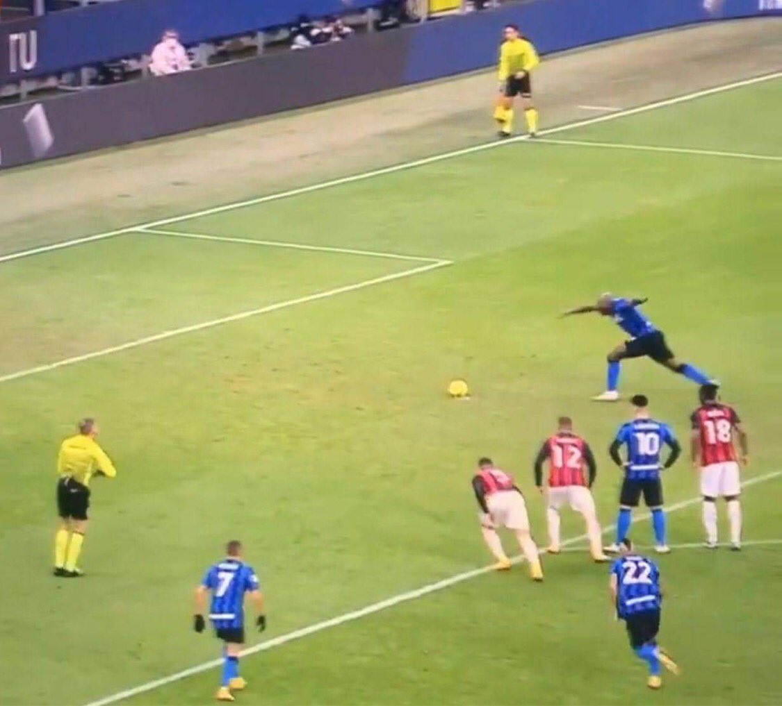 Hazzaaa___'s tweet photo. Lukaku takes penalties like that Willow Man sculpture next to the M5 https://t.co/crFylYhLEk