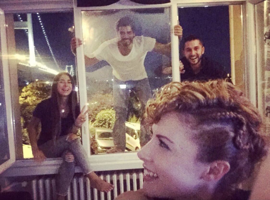 Ainnn o Can sempre foi discreto c/ seus relacionamentosAinnn ele nunca se deixou ser flagrado assimAinnn só pode ser marketing Agora ele ta sempre sendo visto com a namorada  #CanYaman