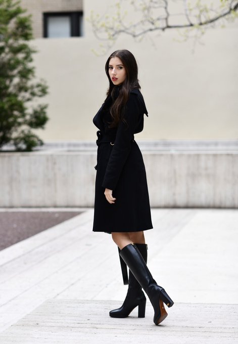 Your bratty brunette fantasy 👸🏻🔪🖤 https://t.co/GxqblhTTh0