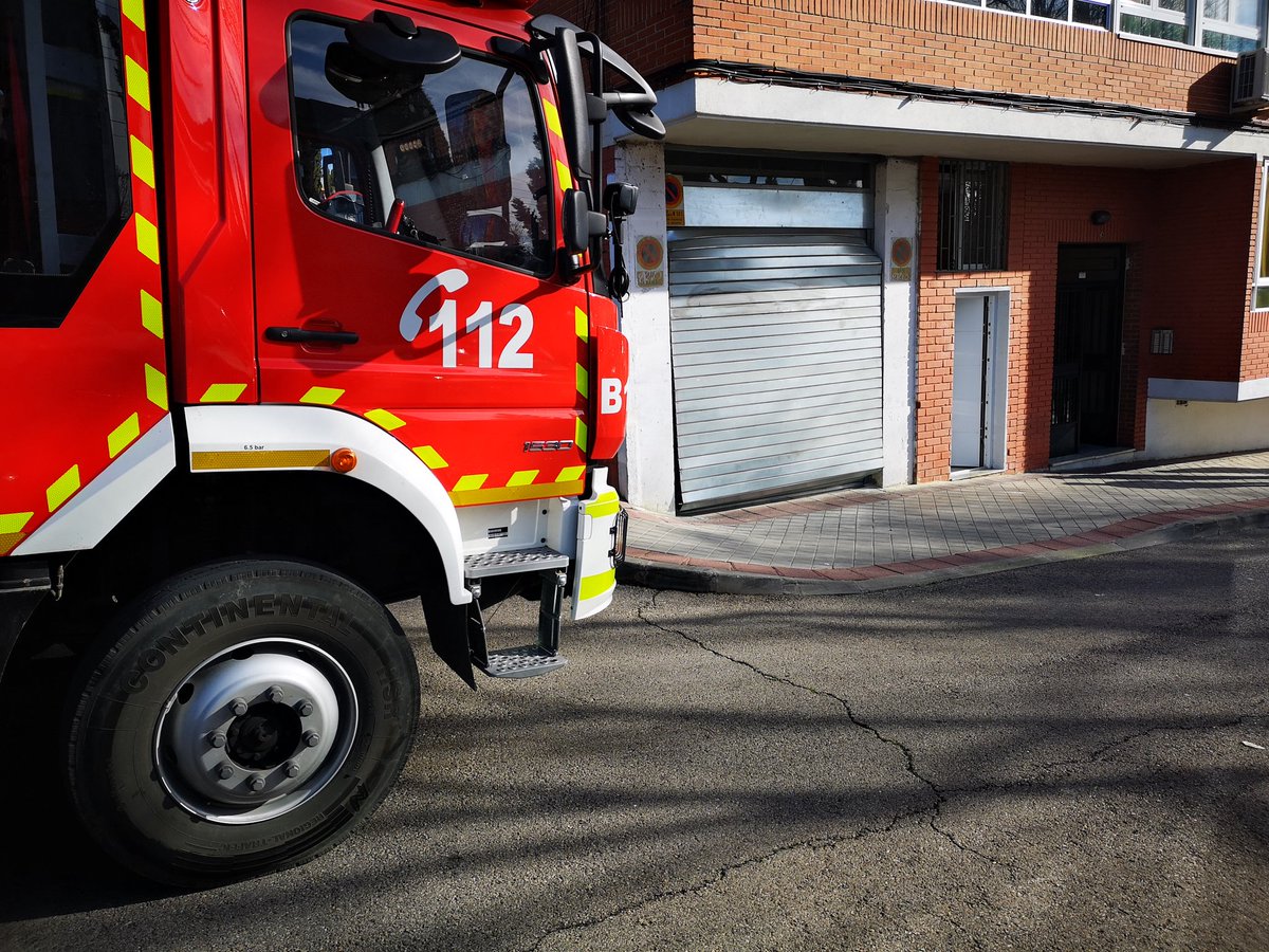 Framos_112's tweet photo. Un 10 para los moradores de una vivienda en mi última guardia.
Se suelta un tubo de la caldera de gas y les huele raro.
- Abren ventana de la terraza.
- Cierran puerta de la cocina.
- Evacúan la vivienda cerrando puerta.
- Avisan 112.
- Nos esperan en el portal con las llaves. https://t.co/CDI8vOA82V