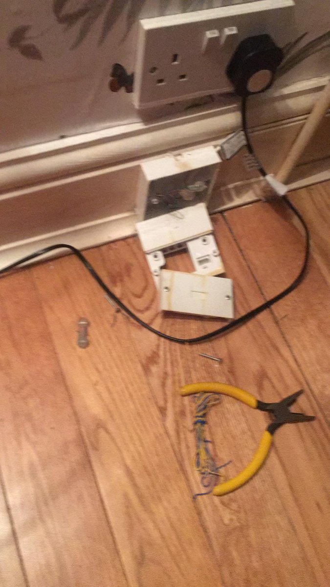lcoolie's tweet photo. #openreach, #weareopenreach, @WeAreOpenreach @OpenreachHelp  just totally unbelievable how this has been left ! So dangerous ....... https://t.co/HfIKcEY46U