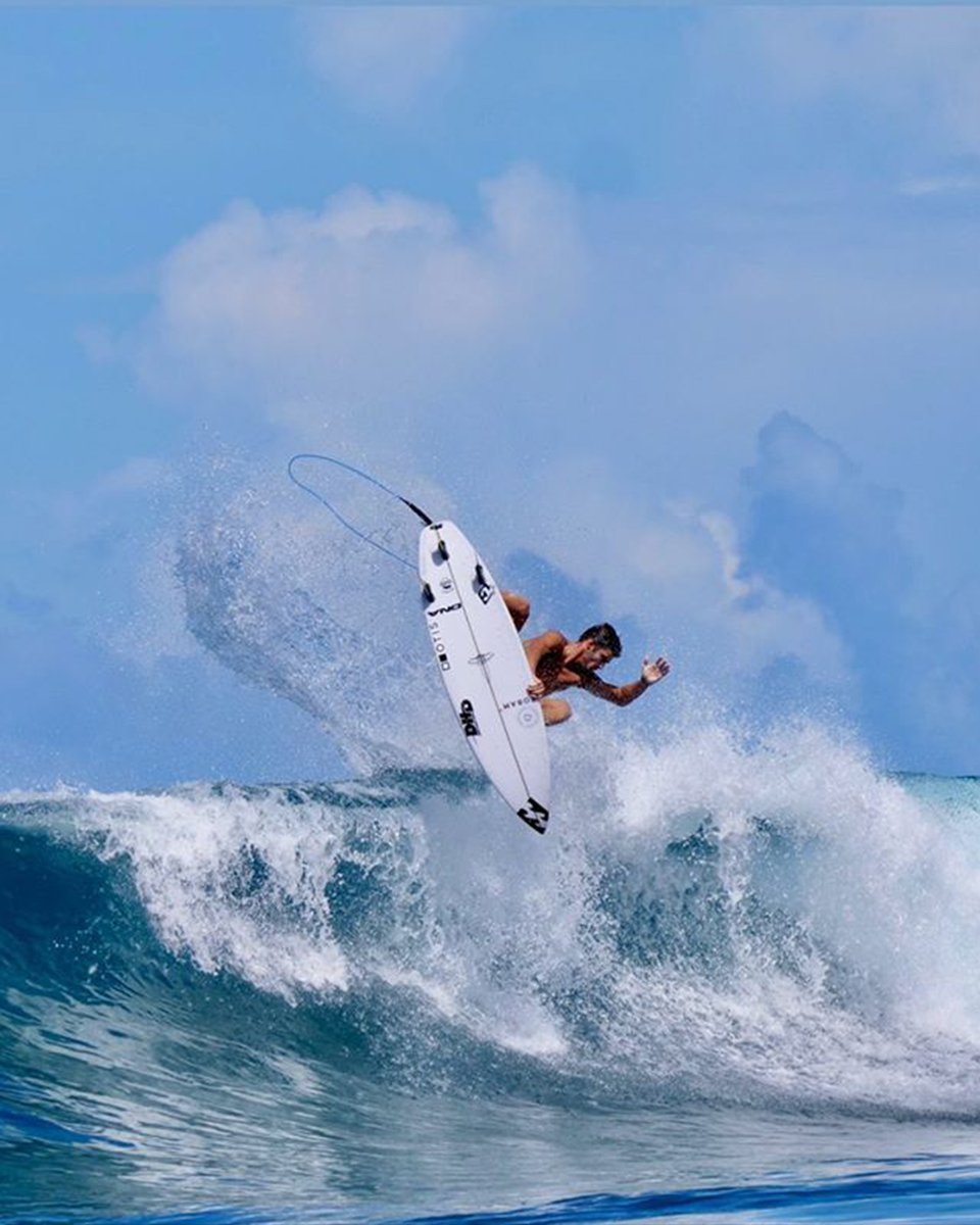 Justin Becret, throwing down. DNA 5'11 x 18 1/2 x 2 5/16 

dhdsurf.com/dna