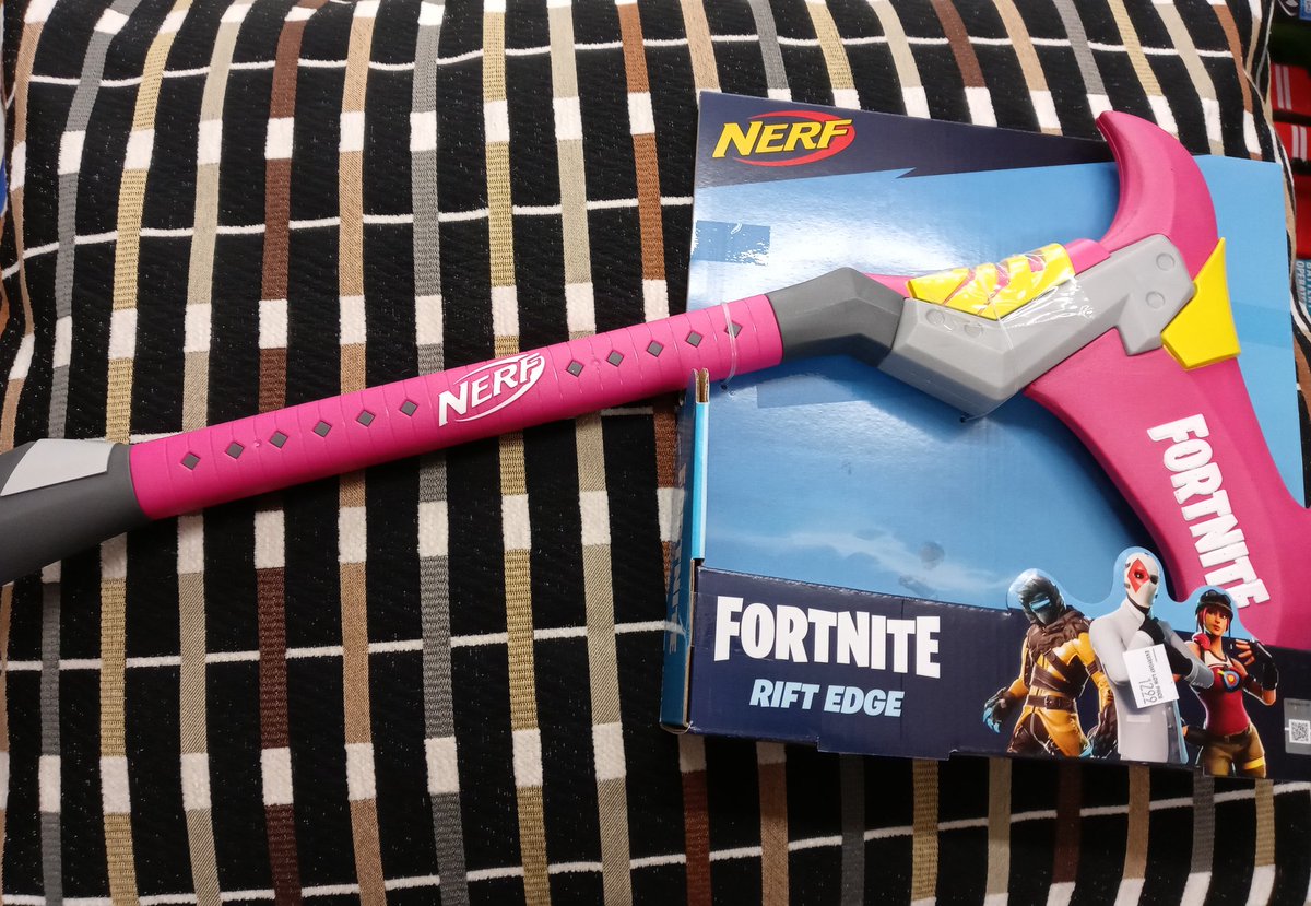 GembO_Slice's tweet photo. Anybody that knows me. Knows that I am a huge #NERF and video Games fanatic. Especially when it has something to do with #fortnite and #overwatch. #JustLevelUp #OhNoodleX #game #gamers https://t.co/3lFQektPdf