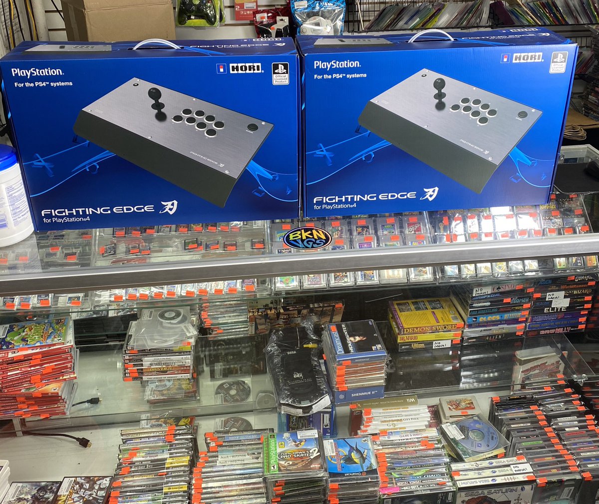 bklynvideogames's tweet photo. New stock available. #sony #ps4 #ps3 #hori #fightingedge #fightstick #bvg #brooklynvideogames https://t.co/x5ZGRNDWnj