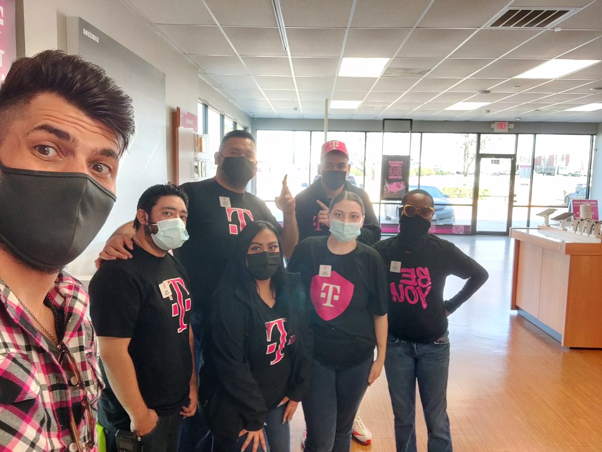 Brandon Ballard (@brandoncsnation) on Twitter photo Love the team and energy off Pioneer parkway in Arlington! DM, TM and the whole amazing team all in one photo!!! #CSNation #MagentaMagic @HandyTmo <a href="/trentrackley/">Trenton Rackley</a> <a href="/clooney_b/">Gabriel Clooney</a> <a href="/kashifkhalil01/">Kashif Khalil</a> <a href="/CSource_Tweets/">Connectivity Source</a> Love the team and energy off Pioneer parkway in Arlington! DM, TM and the whole amazing team all in one photo!!! #CSNation #MagentaMagic @HandyTmo <a href="/trentrackley/">Trenton Rackley</a> <a href="/clooney_b/">Gabriel Clooney</a> <a href="/kashifkhalil01/">Kashif Khalil</a> <a href="/CSource_Tweets/">Connectivity Source</a>