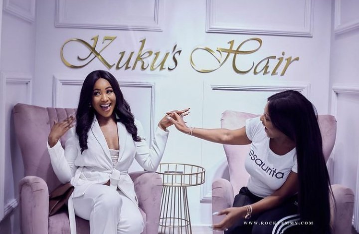 HARMAKA7's tweet photo. YOU WANT A GOOD HAIR YOU CAN TRUST @kukus_hair ,YOU WANT TO HAVE DRINK AND HAVE FUN WITH FAMILY AND FRIENDS, CHECK OUT LEGEND DRINK ANS STAR_RADLER FROM @NBPLC ,FITFAM ARE NOT LEFT OUT,GET @deshapeables ND NOW A NICE PHONE @PartnerMobileNG GOT U,
#Starmoves
#EricaXPartnerMoblie https://t.co/CmOxhbgZmK
