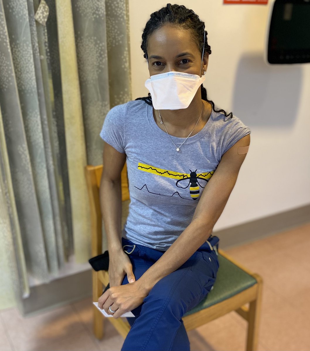 DrBeaMD's tweet photo. Well I did it...Vaccine dose #2 done! I got the shot this morning and am feeling👌🏾! I have not been able to hug my mom in over a year...this vaccine gets me one step closer 🙏🏾
#covidchronicles #covidvaccine2021 #COVID19 #vday2 #ThisIsOurShot #DrBeaMedicineWomen 💉💪🏾 @NYPBrooklyn https://t.co/1deU3FscjY
