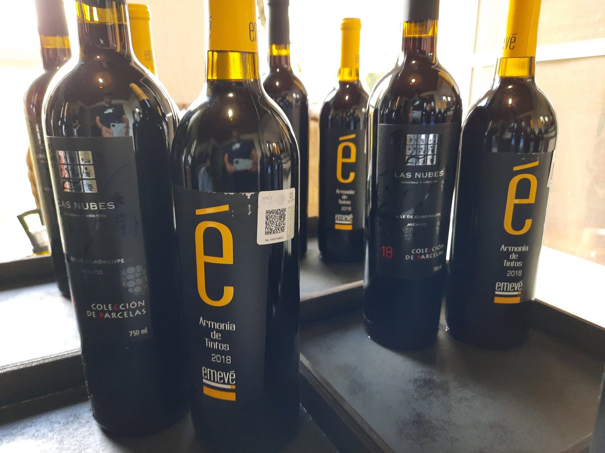 aatristainm's tweet photo. Alistando kits para la cata del viernes! @VinicolaEmeve @Lasnubesvinos @VinoParaiso #VinoMexicano #Experienciasdevino #CatasVirtuales https://t.co/1dnaTFs2mB