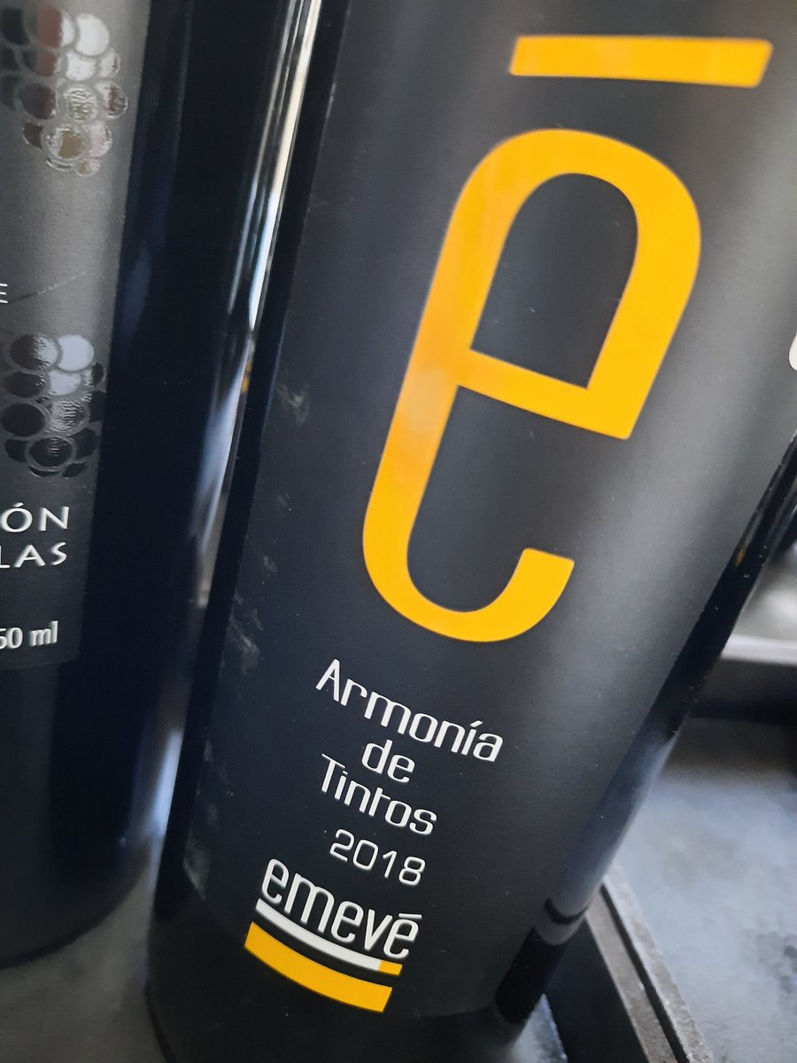 aatristainm's tweet photo. Alistando kits para la cata del viernes! @VinicolaEmeve @Lasnubesvinos @VinoParaiso #VinoMexicano #Experienciasdevino #CatasVirtuales https://t.co/1dnaTFs2mB