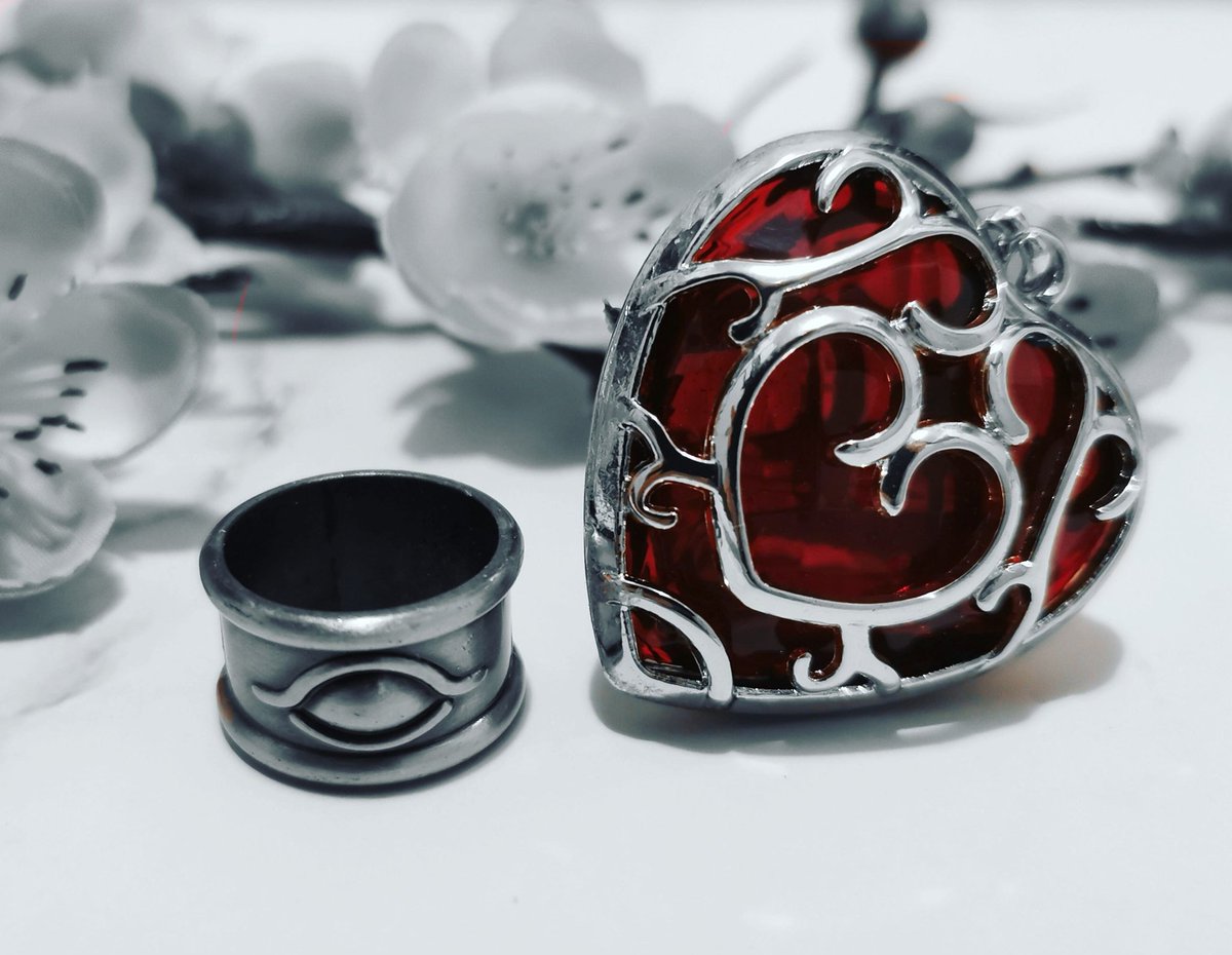GamingAnthology's tweet photo. #triforcetuesday
#alinkbetweenworlds #legendofzelda #thelegendofzelda #heartcontainer #loz #zeldanation #raviosbracelet #gaming #gamer #retrogaming #retrogamer https://t.co/dmilcPDerH