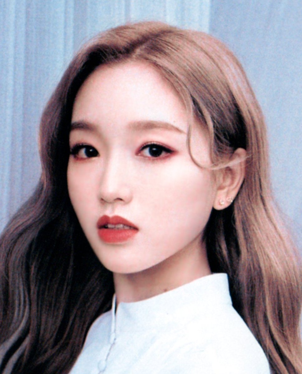 gowonpictures's tweet photo. gowon really said : doll face 💗✨ https://t.co/lwSdSqpyRD