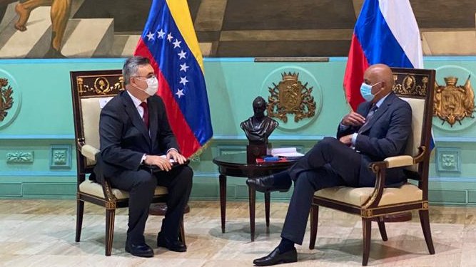 EmbSergio's tweet photo. Entregué a @jorgerpsuv los mensajes de felicitaciones con motivo de su designación de parte de V.#Matviyenko, Presidenta del Consejo de la Federación🇷🇺 y V.#Volodin, Presidente de la Duma Estatal🇷🇺

🇷🇺🤝🇻🇪Abordamos perspectivas del fortalecimiento de los lazos interparlamentarios https://t.co/Y6tG5rBxz2