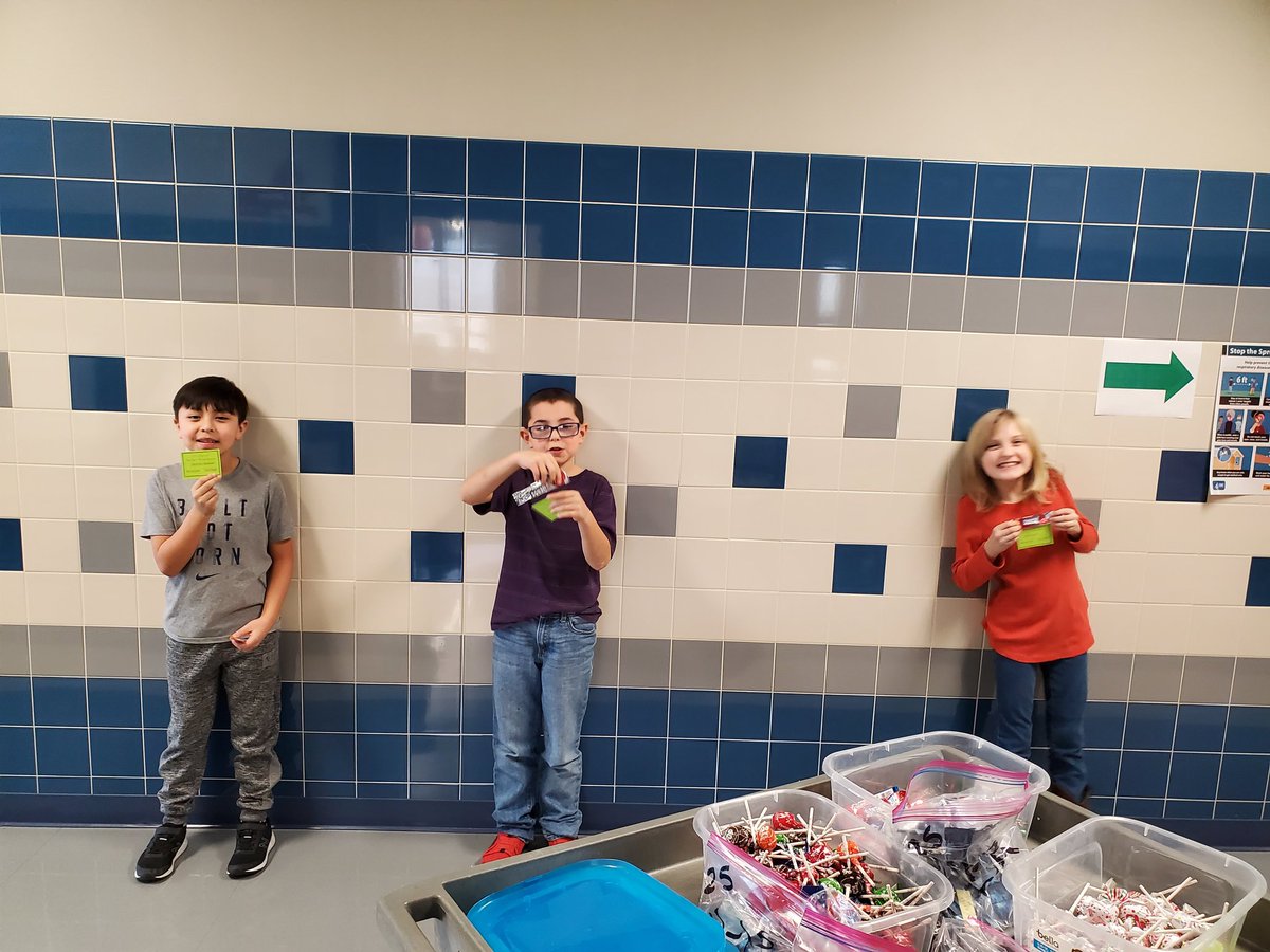 Lyncha2011's tweet photo. A few of our 100 Days Pefect Attendance Students! Happy 100 days of school. #ceroars https://t.co/7Bq64oXRRJ