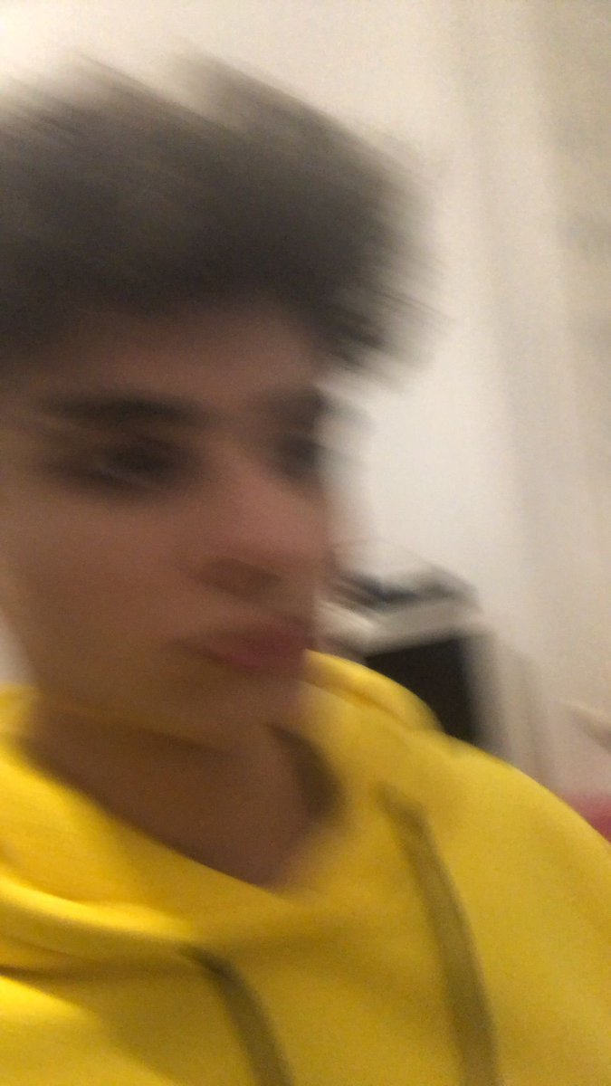 xTwoR's tweet photo. Aquí haciendome un selfie en granada #TerremotoGranada https://t.co/twhGKc1jbJ