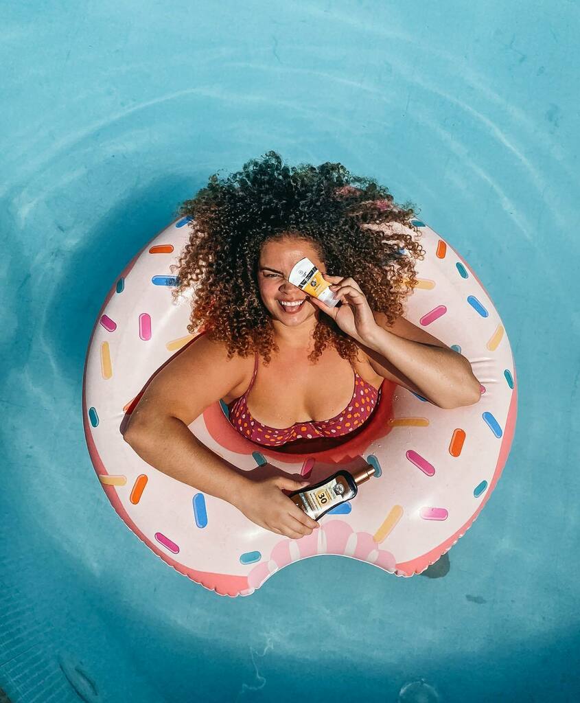 ninagabriella's tweet photo. Aquela fotinha gostosa de verão protegida&bronzeada ao mesmo tempo com o spray gel de @australiangoldbrasil fator 30!☀️👙🧴✨ O bronze que Australian deixa, não tem pra ningueeeeem! Fora o cheirinho delícia né?! • #publibabadeiro https://t.co/fHgRiXrrcm https://t.co/iNTUawxYni