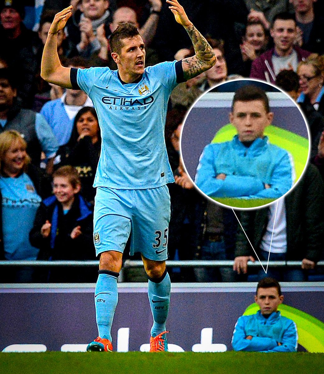 FootballFactly's tweet photo. 6 years ago, Phil Foden was watching on at the Etihad Stadium as a 𝗯𝗮𝗹𝗹 𝗯𝗼𝘆. Fast forward to 2021, and he's made his 𝟭𝟬𝟬𝘁𝗵 app for the Man City.

Phil Foden has now won more games (85) in his first 100 apps for Man City than any other player in the club's history.

🔥 https://t.co/3W6aUxtBLV
