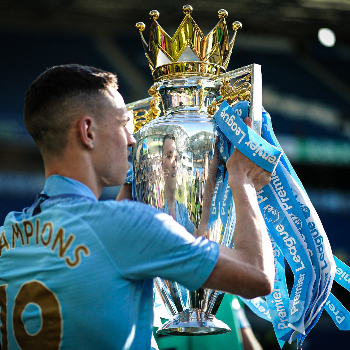 FootballFactly's tweet photo. 6 years ago, Phil Foden was watching on at the Etihad Stadium as a 𝗯𝗮𝗹𝗹 𝗯𝗼𝘆. Fast forward to 2021, and he's made his 𝟭𝟬𝟬𝘁𝗵 app for the Man City.

Phil Foden has now won more games (85) in his first 100 apps for Man City than any other player in the club's history.

🔥 https://t.co/3W6aUxtBLV