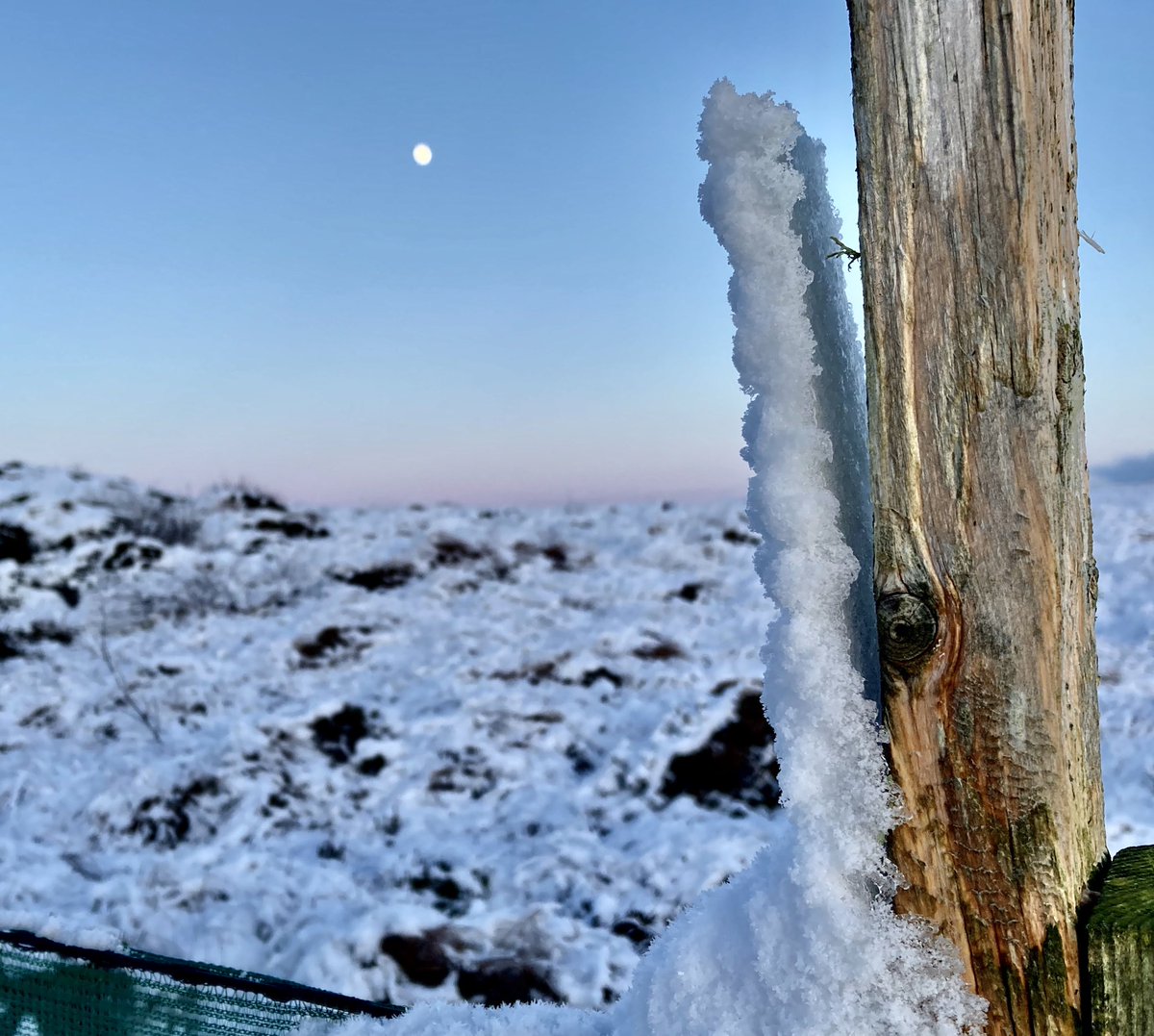 Obviously I stopped to have a skoit aboot many times, and to take photos of the weird things ice does.